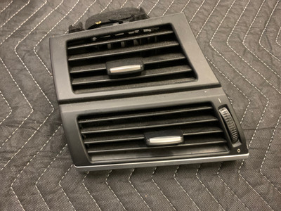 BMW E70 Front Left Dash Vent 0117784 BMW E70 Front Left Dash Vent 0117784
