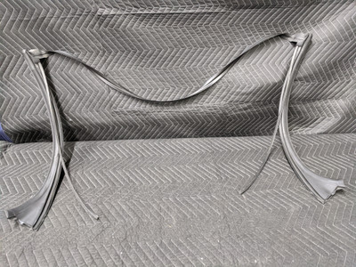 BMW E64 6-Series M6 Convertible Windshield A-Pillar Seal 51767175474