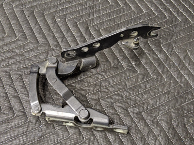 BMW E64 M6 Front Left Hood Hinge 7064159 BMW E64 M6 Front Left Hood Hinge 7064159