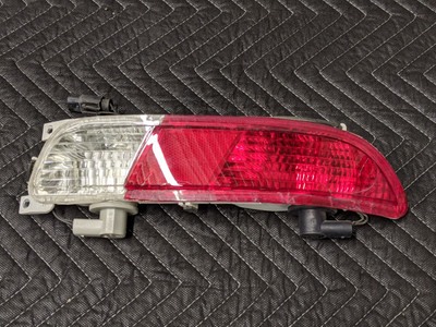 BMW E64 M6 Lower Rear Tail Light Right Red/White 63217165818 BMW E64 M6 Lower Rear Tail Light Right Red/White 63217165818