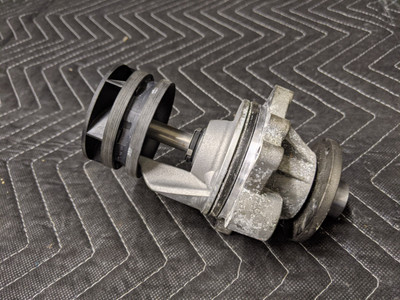 BMW E60/E63/E64/E90/E92/E93 M3 M5 M6 S65 S85 Engine Water Pump 11517838201 BMW E60/E63/E64/E90/E92/E93 M3 M5 M6 S65 S85 Engine Water Pump 11517838201