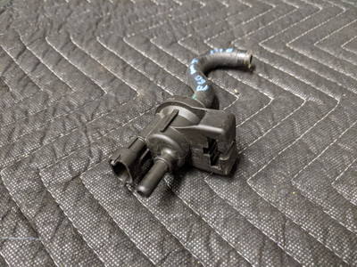 BMW E60/E61/E63/E64 M5 M6 S85 Fuel Tank Breather Valve 13907835364