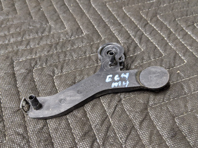 BMW E60/E61/E63/E64 5-Series 6-Series RDC Trigger Holder Front Left 36206774700 BMW E60/E61/E63/E64 5-Series 6-Series RDC Trigger Holder Front Left 36206774700