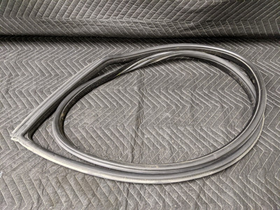 BMW E92 3-Series Coupe Door Weather Strip Right Passenger 7119092 BMW E92 3-Series Coupe Door Weather Strip Right Passenger 7119092