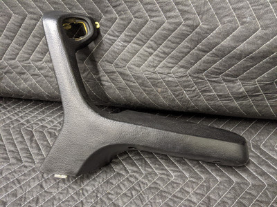 BMW E30 3-Series M3 Front Door Armrest Right Passenger Schwarz 1884364 BMW E30 3-Series M3 Front Door Armrest Right Passenger Schwarz 1884364