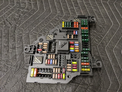BMW F01/F02/F03/F04/F07/F10/F11 Power Distribution Box Rear 61149234423 BMW F01/F02/F03/F04/F07/F10/F11 Power Distribution Box Rear 61149234423