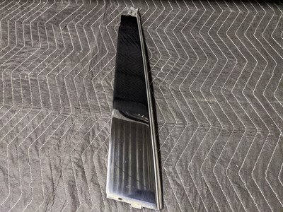 BMW E53 X5 B-Pillar Exterior Trim Cover Rear Right Door Glanzschwarz 51347041434 BMW E53 X5 B-Pillar Exterior Trim Cover Rear Right Door Glanzschwarz 51347041434