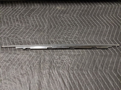 BMW E53 X5 Window Frame Cover Rear Left Door Glanzschwarz 51348257685 BMW E53 X5 Window Frame Cover Rear Left Door Glanzschwarz 51348257685