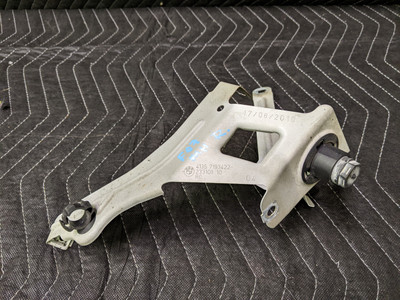 BMW F07 5-Series GT Front Right Fender Mount Bracket 41357193422 BMW F07 5-Series GT Front Right Fender Mount Bracket 41357193422