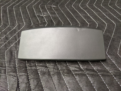 BMW E60/E61 5-Series Center Console Cover Rear Schwarz 51167060174 BMW E60/E61 5-Series Center Console Cover Rear Schwarz 51167060174