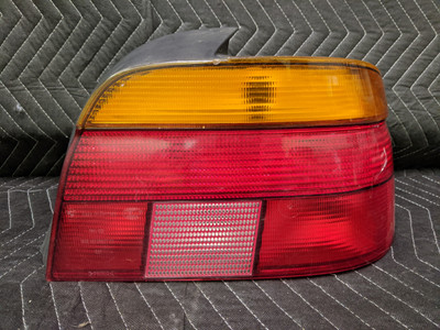 BMW E39 5-Series Rear Right Passenger Taillight 8358034 BMW E39 5-Series Rear Right Passenger Taillight 8358034