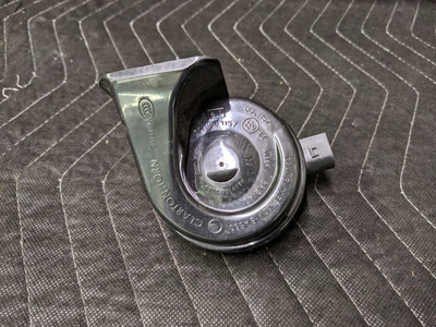 BMW F90/G30/G31 5-Series Horn Low Pitch 61337342946 BMW F90/G30/G31 5-Series Horn Low Pitch 61337342946