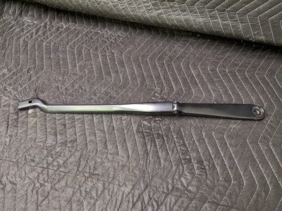 BMW F90/F91/G11/G12/G15/G16/G30/G31 Windshield Wiper Arm Left Driver 61617357303 BMW F90/F91/G11/G12/G15/G16/G30/G31 Windshield Wiper Arm Left Driver 61617357303