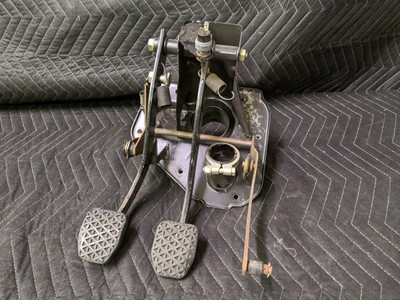 BMW E21 3-Series Manual Transmission Pedal Box Assembly 35111117717 BMW E21 3-Series Manual Transmission Pedal Box Assembly 35111117717