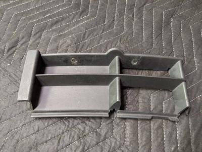 BMW E39 5-Series Front Bumper Grid Right Passenger 51118235640 BMW E39 5-Series Front Bumper Grid Right Passenger 51118235640