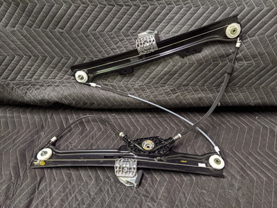 BMW E60/E61 5-Series M5 Front Right Window Regulator 51337075668 BMW E60/E61 5-Series M5 Front Right Window Regulator 51337075668