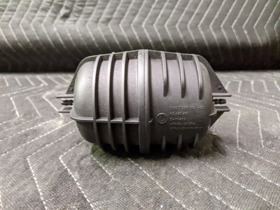 BMW E60/E61/E63/E64 Turbocharger Vacuum Tank 11657799790