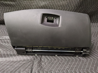 BMW E60/E61 5-Series Glove Box Lid Schwarz 51169132605 BMW E60/E61 5-Series Glove Box Lid Schwarz 51169132605