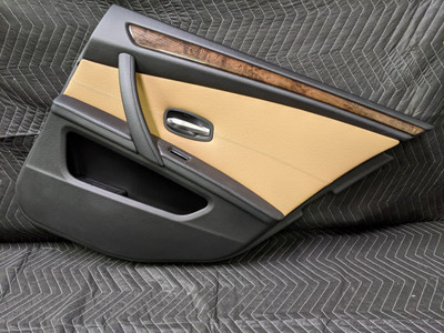 BMW E60/E61 5-Series Rear Right Door Panel Dakota Naturbraun 51427233332 BMW E60/E61 5-Series Rear Right Door Panel Dakota Naturbraun 51427233332