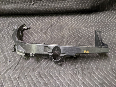 BMW E90/E91 3-Series Headlight Mounting Bracket Right 51647138402 BMW E90/E91 3-Series Headlight Mounting Bracket Right 51647138402