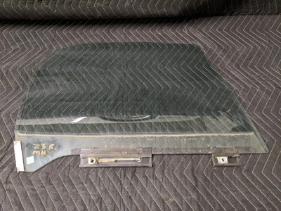 BMW Z3 E36 Front Right Passenger Window Glass 51328397628 BMW Z3 E36 Front Right Passenger Window Glass 51328397628