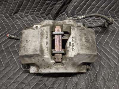 BMW G30 5-Series Front Right Brake Caliper 6883736 BMW G30 5-Series Front Right Brake Caliper 6883736