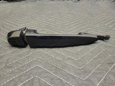 BMW E90 3-Series Front Right Comfort Access Door Handle 7189100 BMW E90 3-Series Front Right Comfort Access Door Handle 7189100