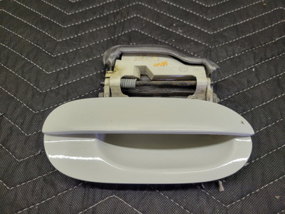 BMW E39 5-Series Outer Door Handle Rear Right Alpine White III 51228245466 BMW E39 5-Series Outer Door Handle Rear Right Alpine White III 51228245466
