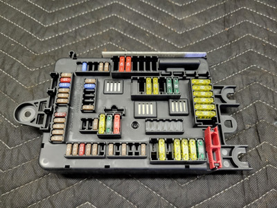 BMW F30 3-Series Rear Fuse Box 61149261110 BMW F30 3-Series Rear Fuse Box 61149261110
