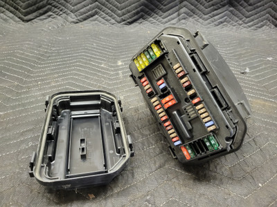 BMW F30/F31 3-Series Power Fuse Distribution Box Rear 61149259466