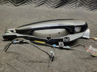 BMW E70 X5 Rear Left Exterior Door Handle 7209313 BMW E70 X5 Rear Left Exterior Door Handle 7209313