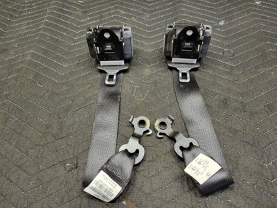 BMW E70 X5 Third Row Upper Seatbelts Schwarz 72117161856 BMW E70 X5 Third Row Upper Seatbelts Schwarz 72117161856