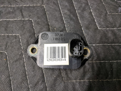 BMW E38 Yaw Rate Accelerating Sensor 37141182891 BMW E38 Yaw Rate Accelerating Sensor 37141182891