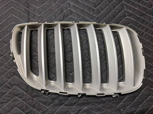 BMW E53 X5 Front Upper Grille Right 51137113738