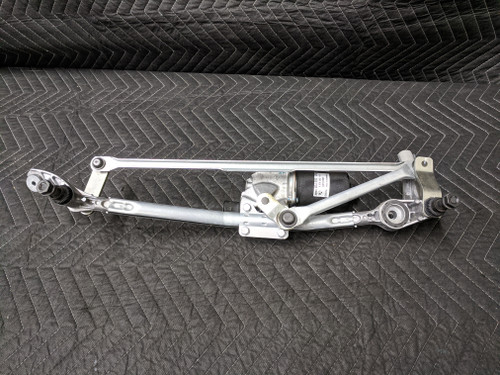 BMW E90/E91/E92/E93 3-Series Windshield Wiper Assembly 61617161711