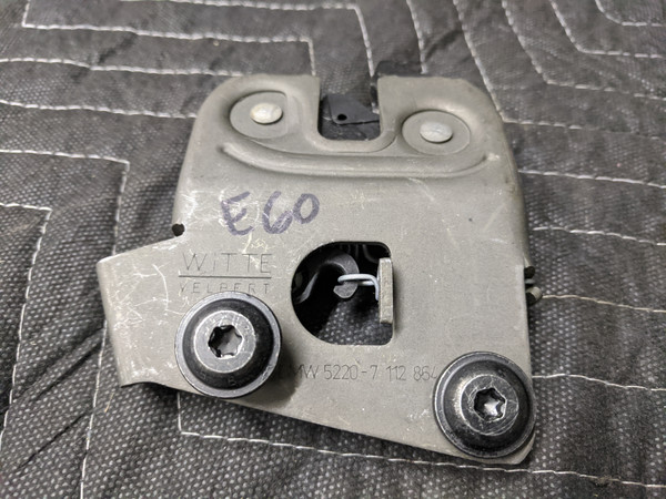 BMW E60/E90/E92 Folding Seat Latch Right Rear 52207112864