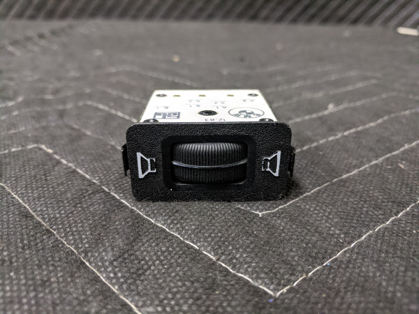 BMW E24/E28/E30 Speaker Fader Control With Flat-Type Connector 65121368769
