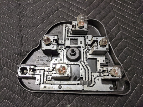 BMW E39 5-Series Bulb Socket Carrier Right 63218363566