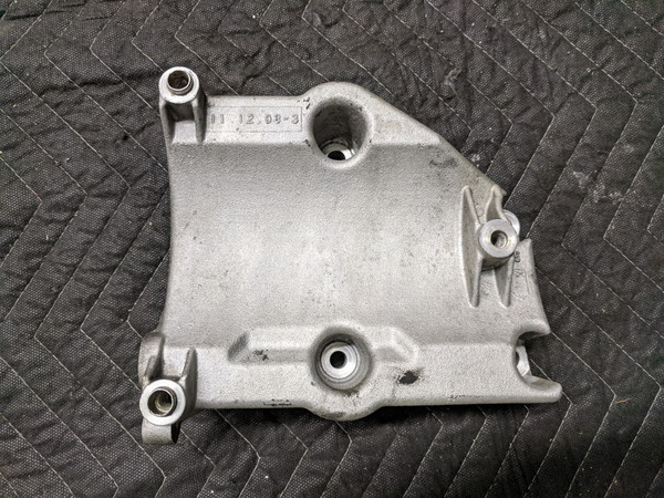 BMW E38 7-Series M73 V12 Air Conditioning A/C Compressor Mount Bracket 1435302