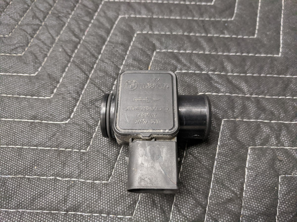 BMW E46/E53/E60/E64/E83/E84/E90 Secondary Air Injection Mass Air Flow Sensor 11721438814