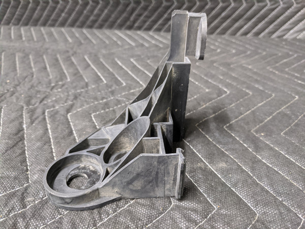 BMW E46 3-Series Front Bumper Cover Support Right 51117030620