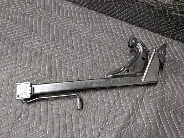 BMW E34 5-Series Emergency Jack Tubsa 71121180221