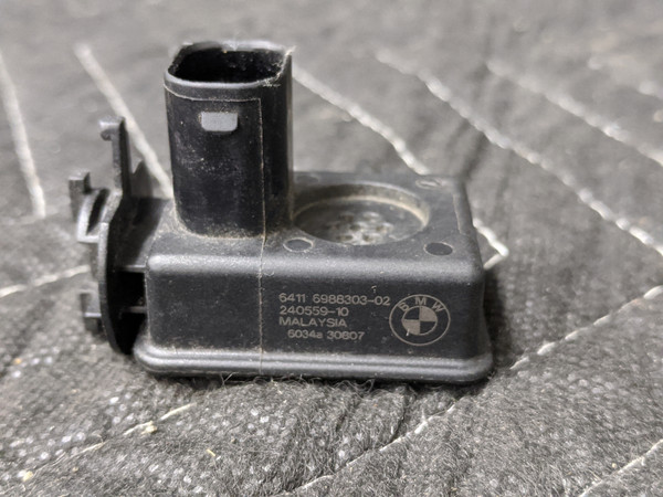 BMW E60/E65/E70 AUC Air Temperature Quality Sensor 64116988303