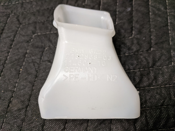 BMW E90/E91/E92/E93 3-Series Right Floor Heater Duct 51457132868