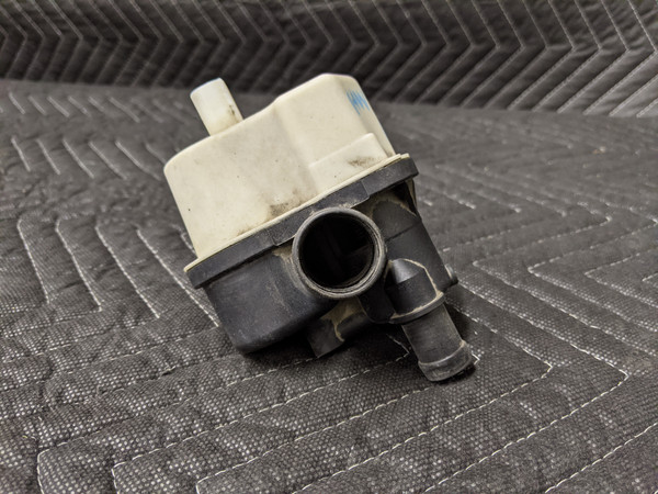 BMW E60/E61/E63/E64 M5 M6 Leak Detection Pump 16137193479