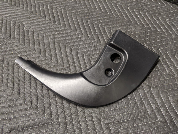 BMW E63/E64 6-Series M6 Lower Lateral Kick Trim Panel Left 51437008927