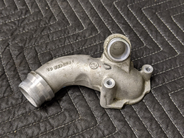 BMW E60/E63/E64 S85 Water Pump Coolant Pipe 7833989