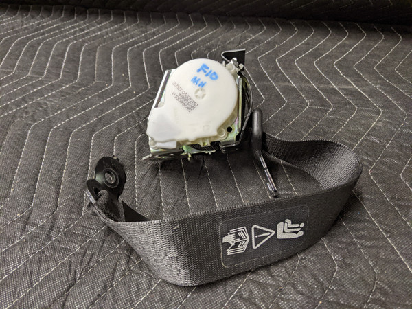 BMW F10 5-Series Rear Center Seat Belt Upper Schwarz 72117243753