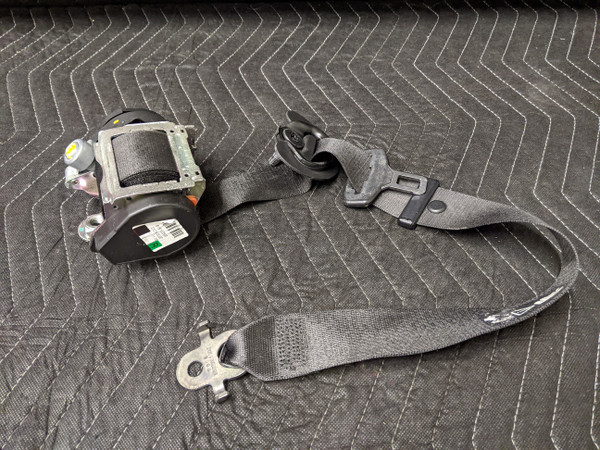 BMW F10 5-Series Upper Front Seatbelt Right Passenger Schwarz 72117241748