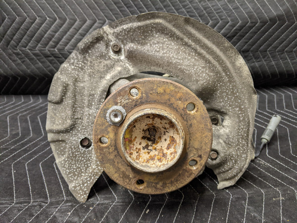 BMW E82 1-Series Front Knuckle Spindle Left Driver 31216773209